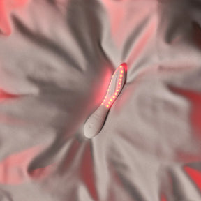 LELO MONA™ Spectra – Red Light intimate wellness massager